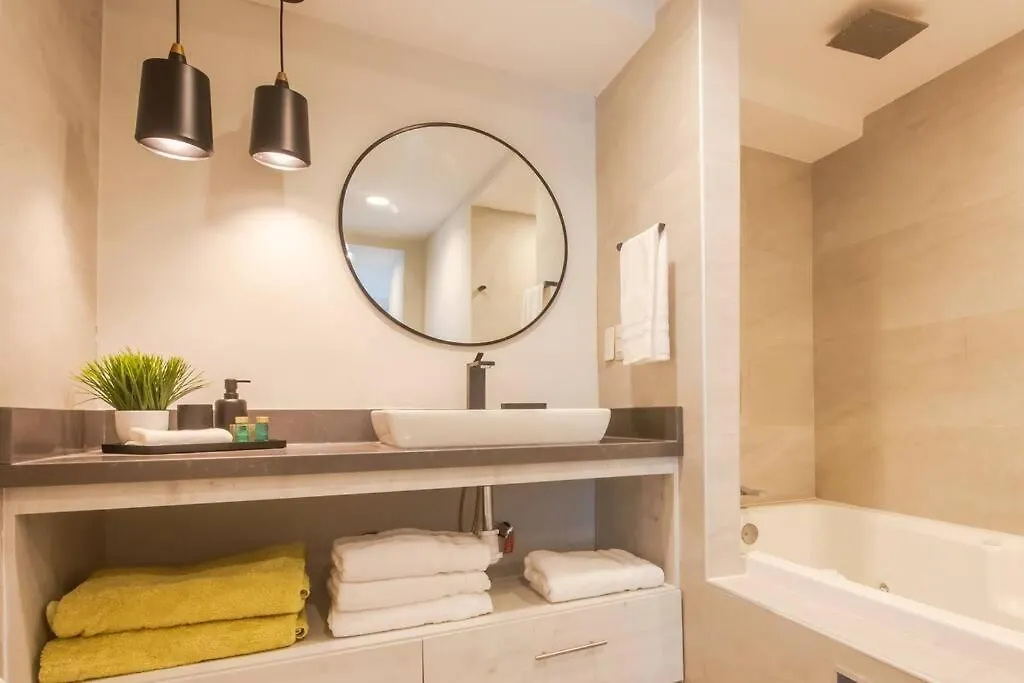 Location- 3-Bdr Penth-150 Mbps- Pool- Priv Rooftop Playa del Carmen 0*,  Mexiko