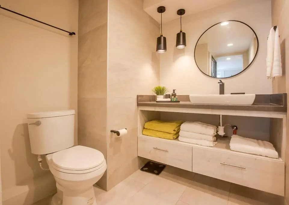 Location- 3-Bdr Penth-150 Mbps- Pool- Priv Rooftop Playa del Carmen Lägenhet