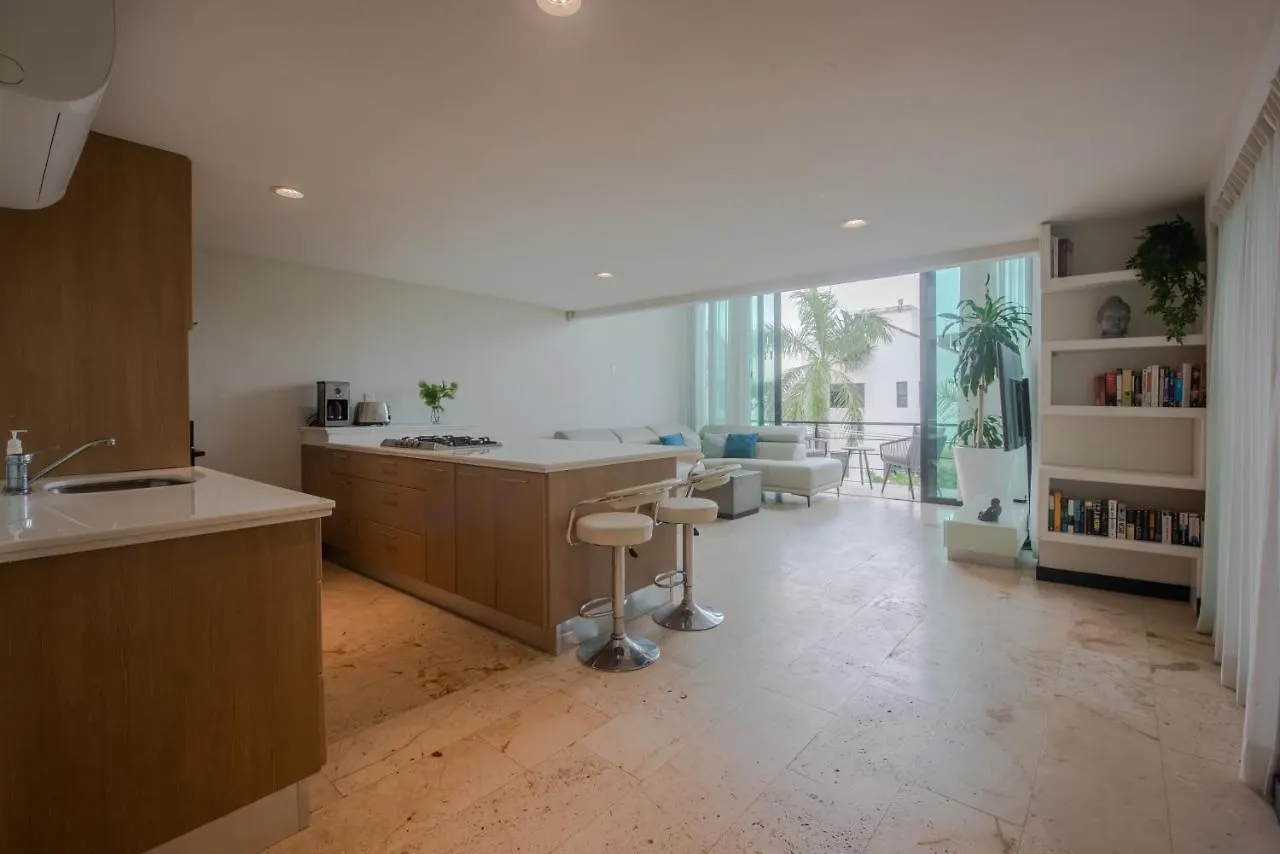 Location- 3-Bdr Penth-150 Mbps- Pool- Priv Rooftop Playa del Carmen Lägenhet